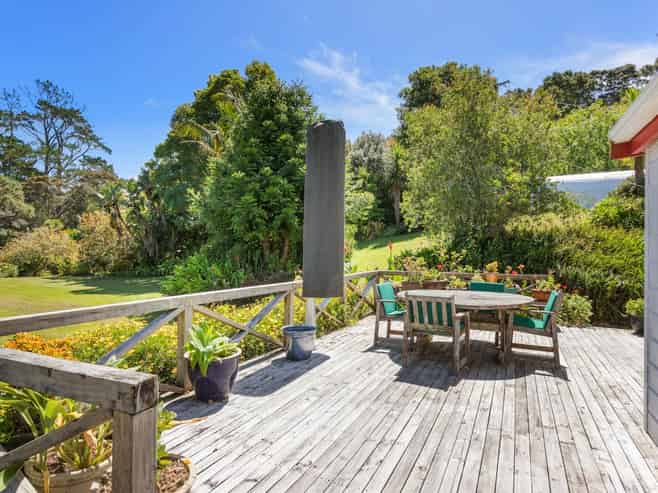 251 Upper Harbour Drive, Greenhithe