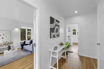 162 Queen Street West, Levin