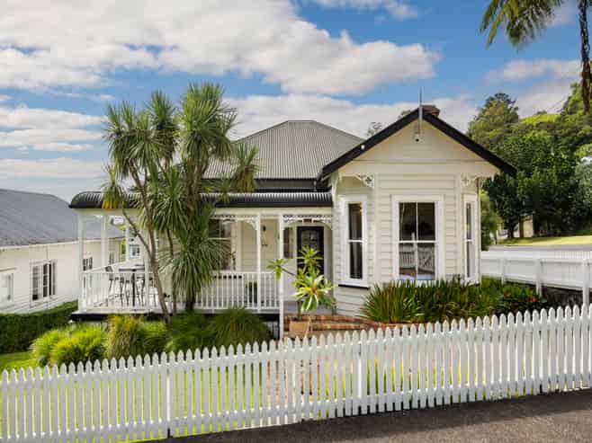 8 Summit Drive, Mount Albert