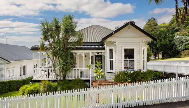 8 Summit Drive, Mount Albert