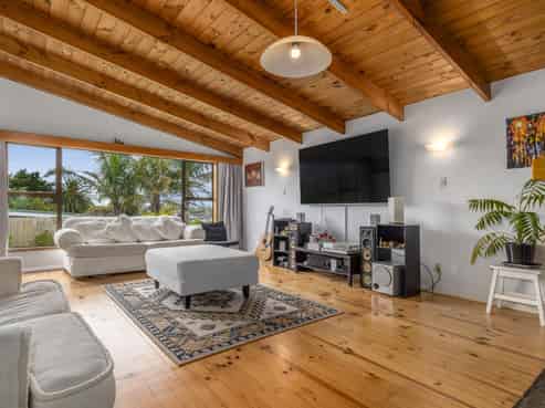 5 Miro Road, Raumati South