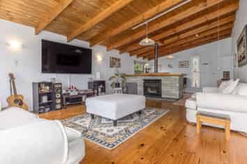 5 Miro Road, RAUMATI SOUTH