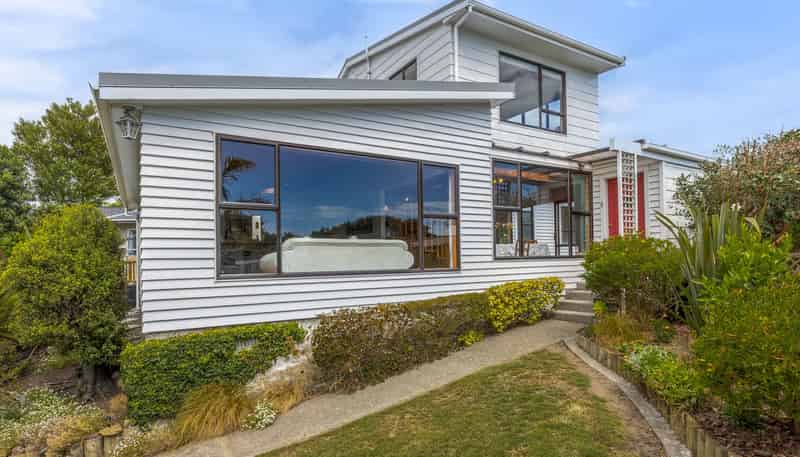 5 Miro Road, RAUMATI SOUTH