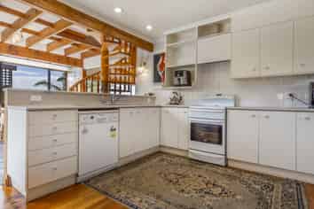 5 Miro Road, RAUMATI SOUTH