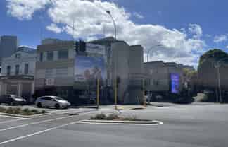 Profiled Corner Office - 6 Carparks