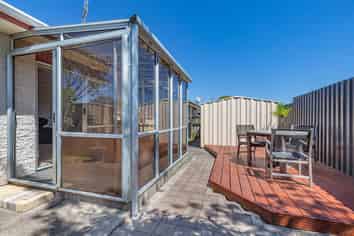 4/33 Liverpool Street, Levin