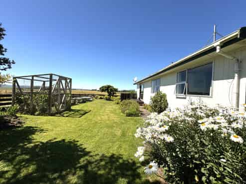 86 Totara Island Road, Clinton and Surrounds