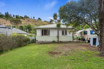 52 The Ridgeway, Enner Glynn