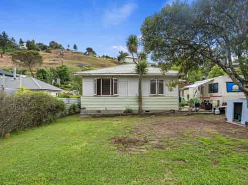 52 The Ridgeway, Enner Glynn