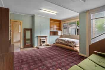 52 The Ridgeway, Enner Glynn