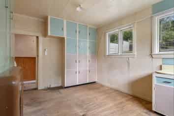 52 The Ridgeway, Enner Glynn