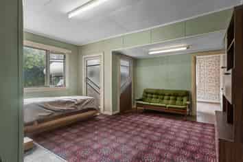 52 The Ridgeway, Enner Glynn