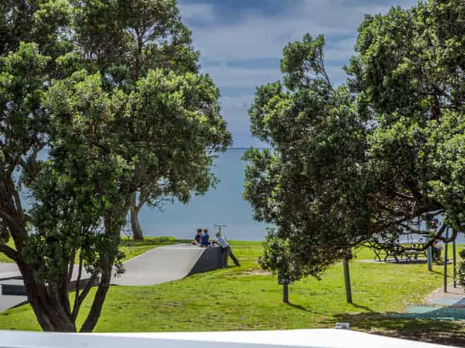 4/6 Beach Front Lane, Browns Bay