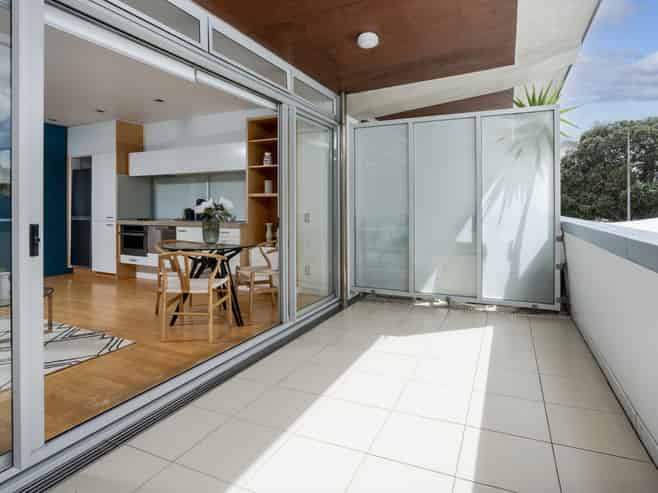 4/6 Beach Front Lane, Browns Bay