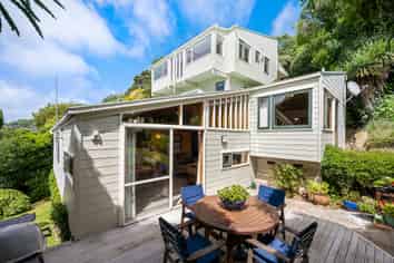 79 Nicholson Road, Khandallah