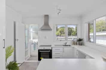 4/760 Beach Road, Browns Bay