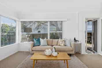 4/760 Beach Road, Browns Bay