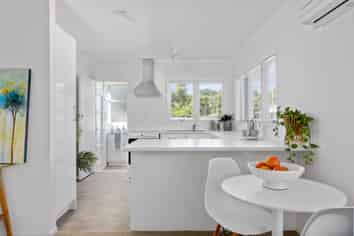 4/760 Beach Road, Browns Bay
