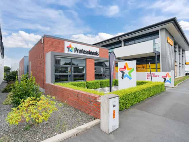 DRESS CIRCLE CBD OFFICE SUITE-WITH CARPARKING