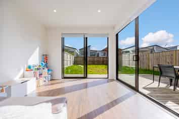 27 Coast Garden Drive, Hobsonville