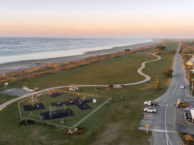 1,3 &4/27 Marine Parade, Carters Beach