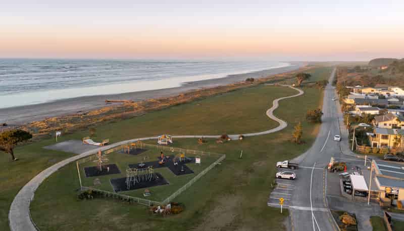 1,3 &4/27 Marine Parade, Carters Beach