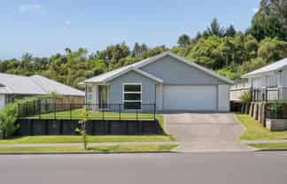 45 Pakanga Grove, Pyes Pa