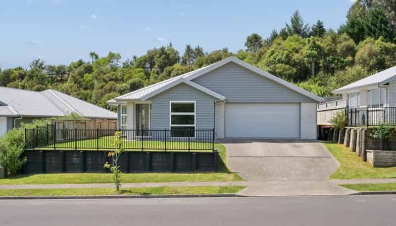 45 Pakanga Grove, Pyes Pa