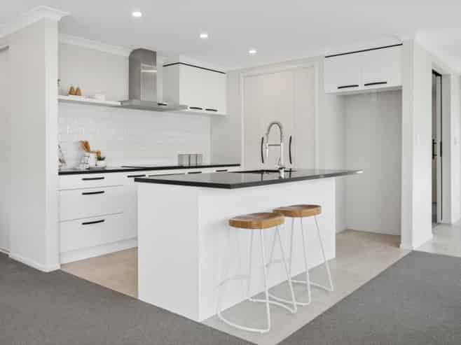 45 Pakanga Grove, Pyes Pa