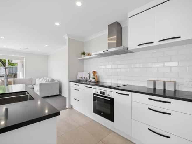 45 Pakanga Grove, Pyes Pa