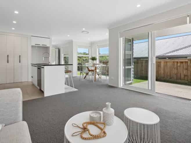 45 Pakanga Grove, Pyes Pa