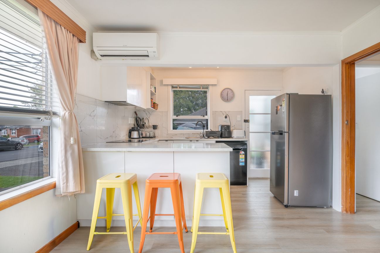 Affordable Brick & Tile Owner in Aussie Must sell - Więcej