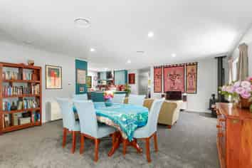 6 Lowry Heights, Stokes Valley