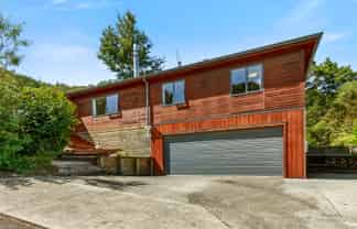 6 Lowry Heights, Stokes Valley