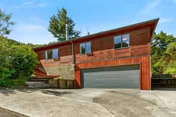 6 Lowry Heights, Stokes Valley