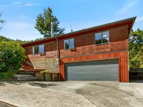 6 Lowry Heights, Stokes Valley