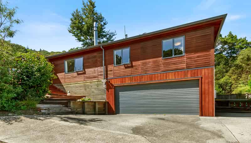 6 Lowry Heights, Stokes Valley