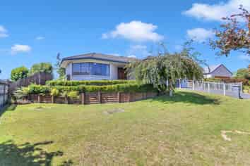 16 Stanley Drive, Lynmore