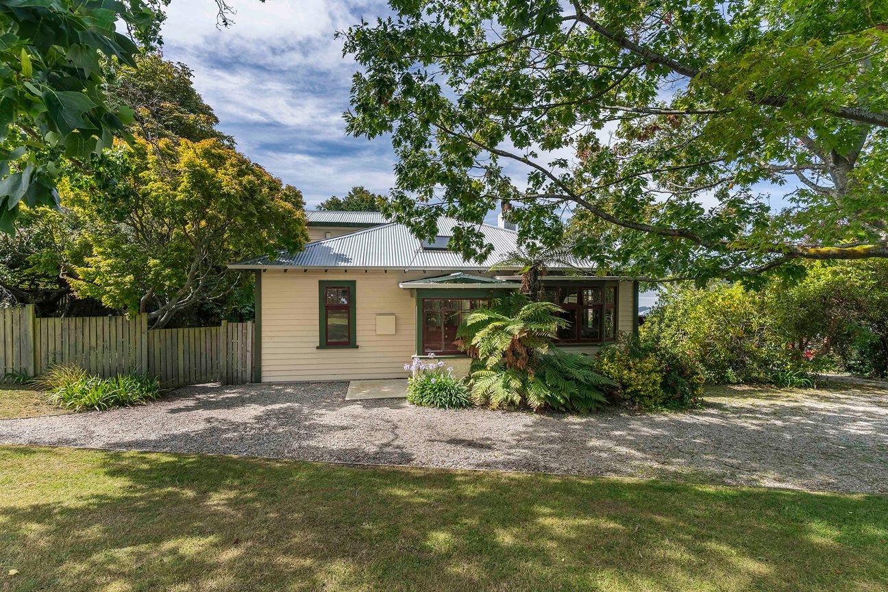 Classic 1920s home with space & views - Vista 6