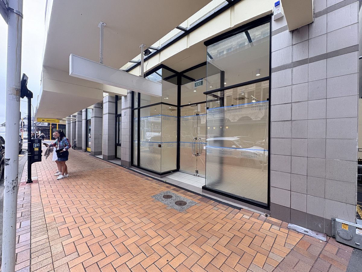 Prominent corner retail