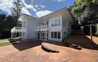 8 Highland Avenue, Titirangi