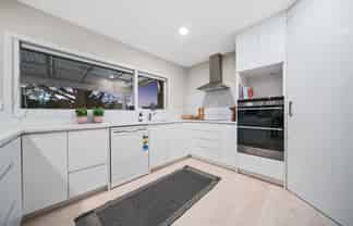 6 Youngs Road, Papakura