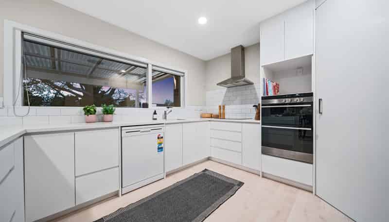 6 Youngs Road, Papakura