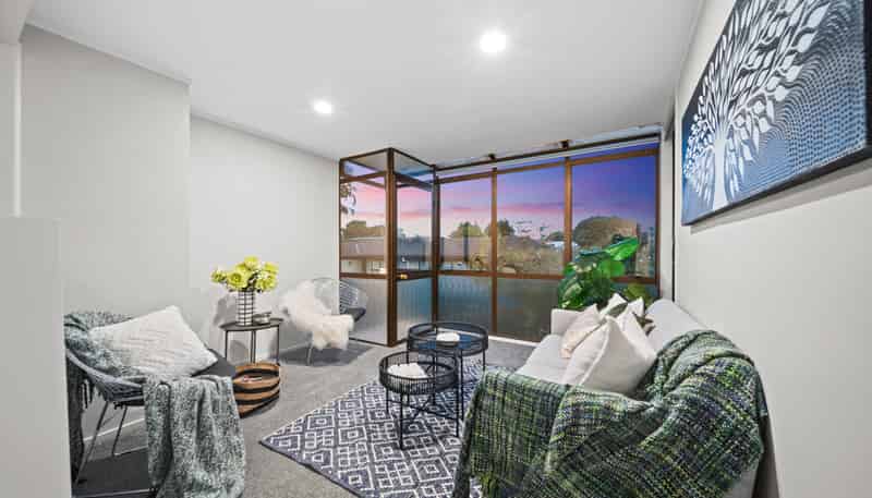 6 Youngs Road, Papakura