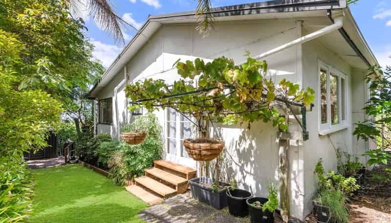 899 & 899A East Coast Road, Torbay