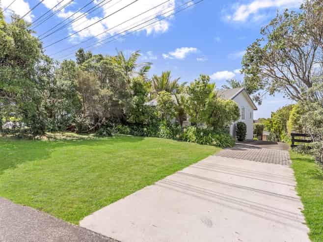 899 East Coast Road, Torbay