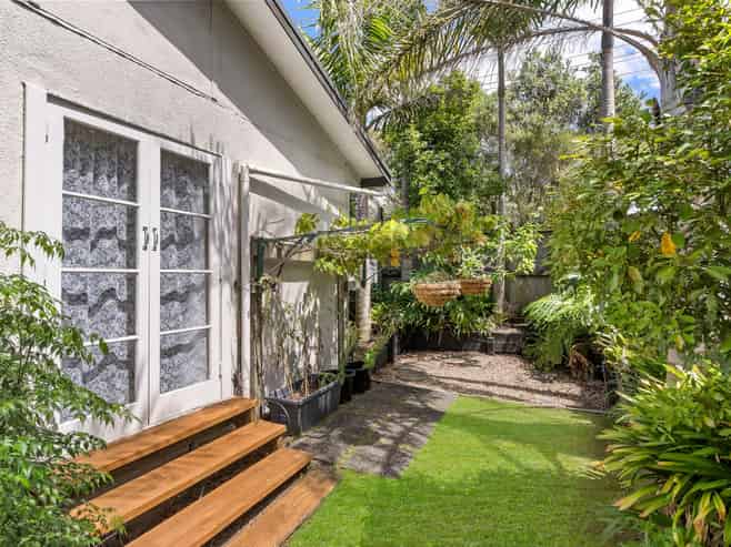 899 East Coast Road, Torbay