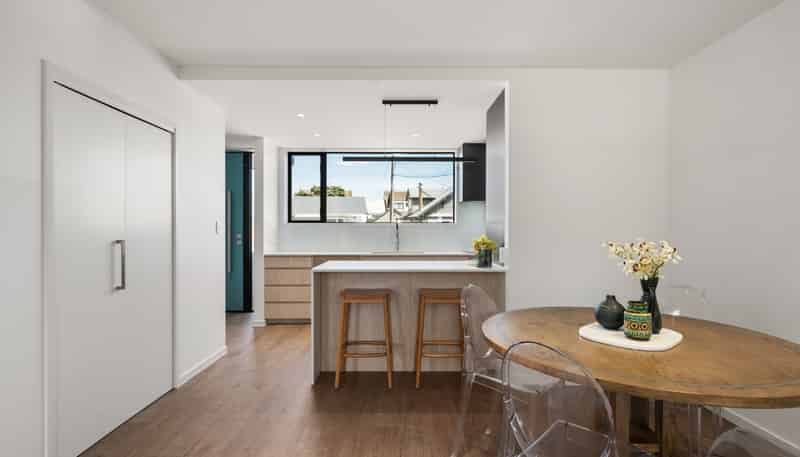 A/96 Apu Crescent, Lyall Bay