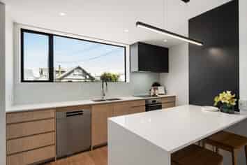 A/96 Apu Crescent, Lyall Bay