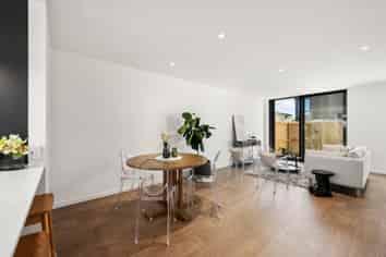 A/96 Apu Crescent, Lyall Bay